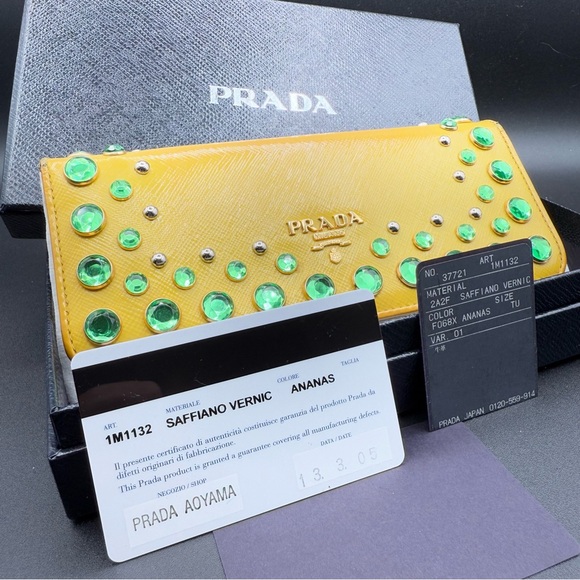 Prada Limited Edition SAFFIANO VERNIC ANANAS Wallet - Picture 3 of 12